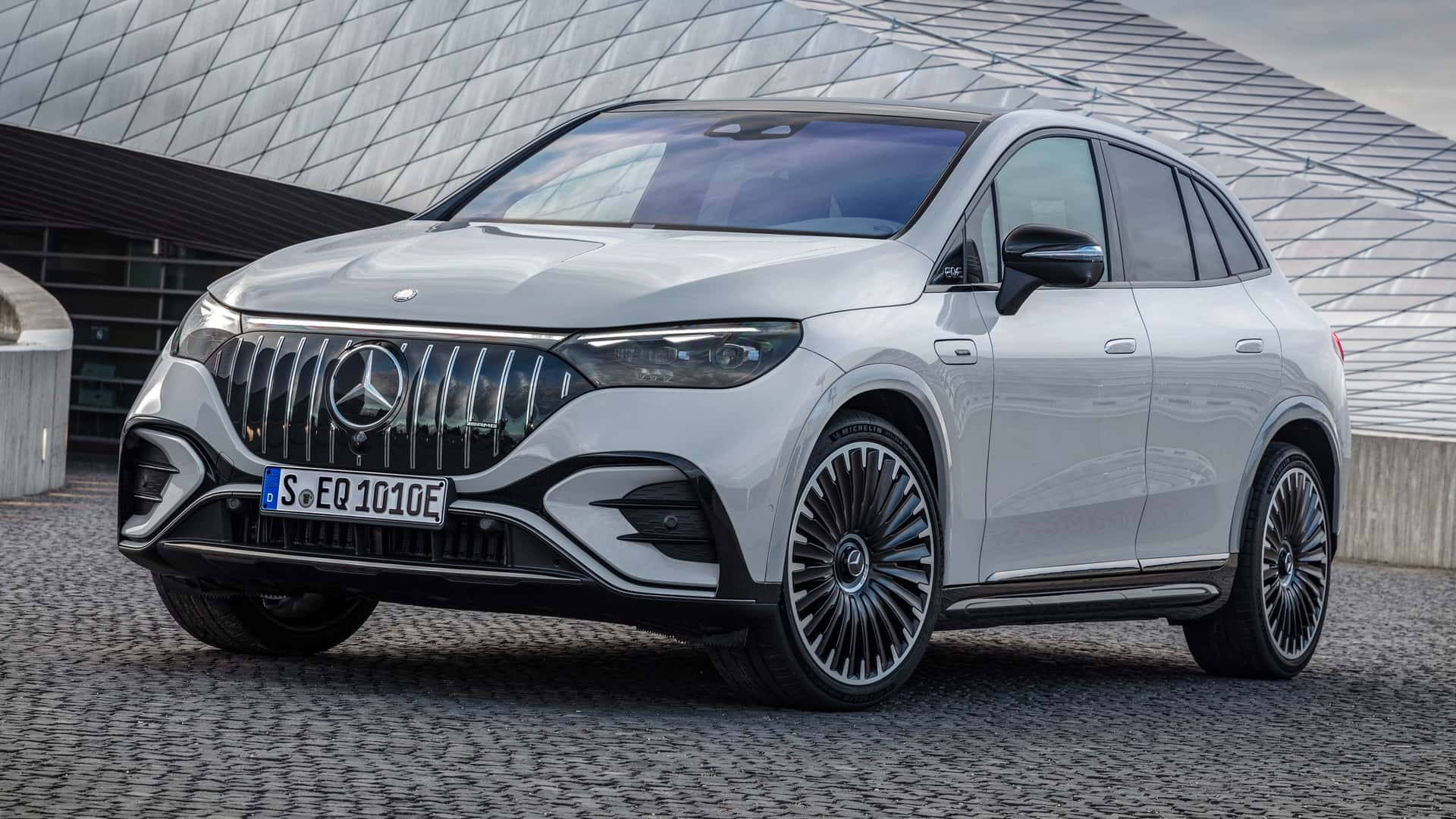 ราคาและตารางผ่อน Mercedes-amg Eqe 53 4matic 2024 มินิแวนหรู เริ่มต้น 12,xxx บาท