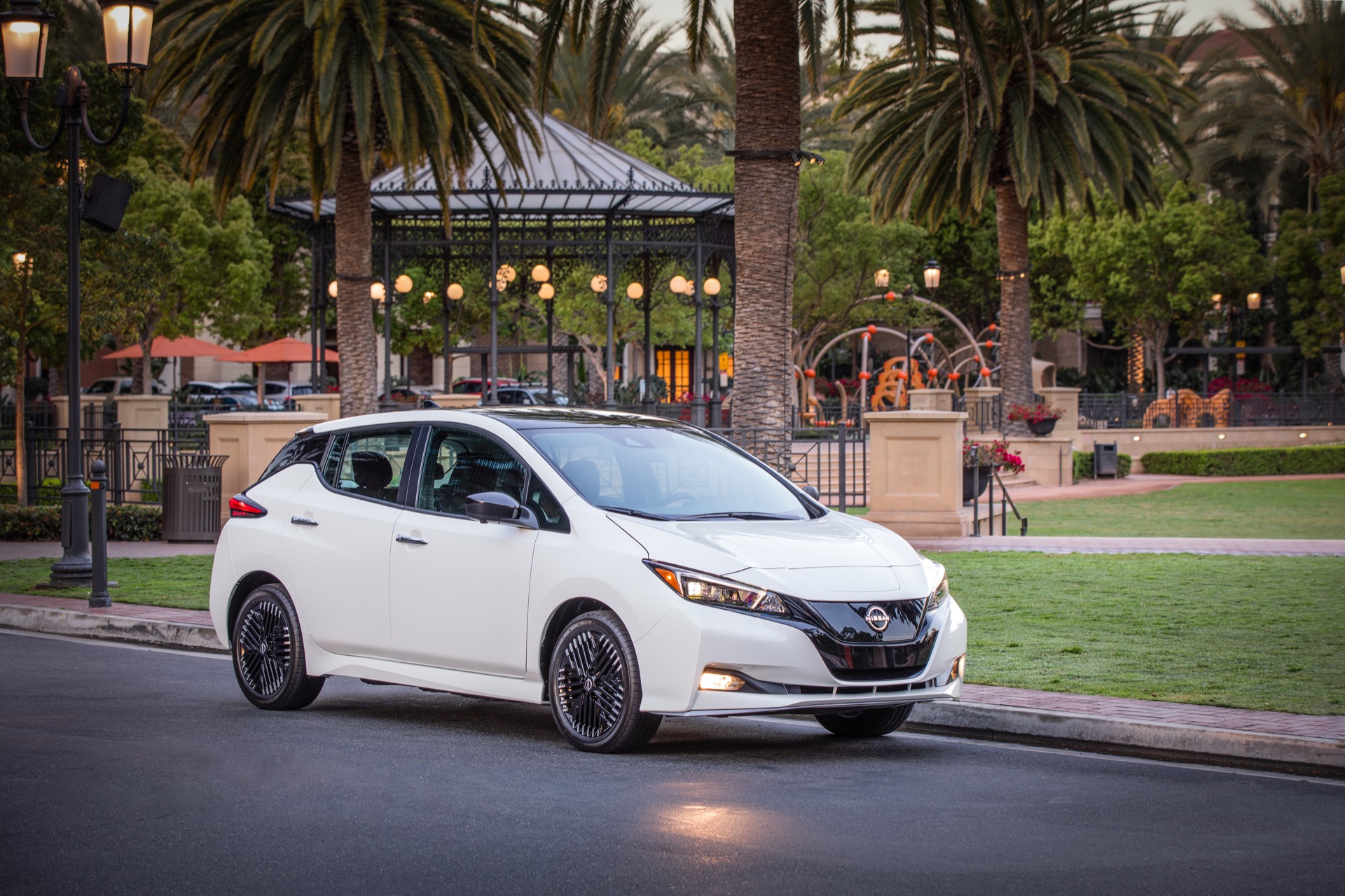 ราคา Nissan Leaf 2024 มาพร้อมกัน 4 รุ่นย่อย