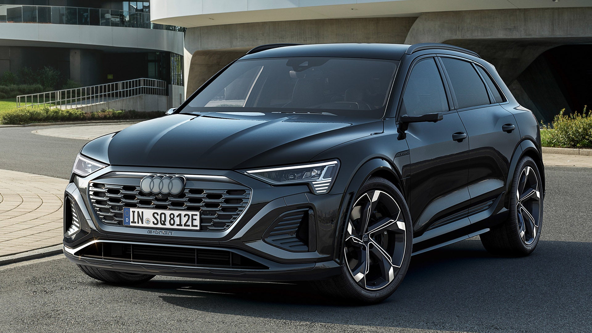 ตารางผ่อน Audi Q8 E-tron 2024 เริ่มต้น 8,xxx บาท (ราคารวมชุดแต่ง)