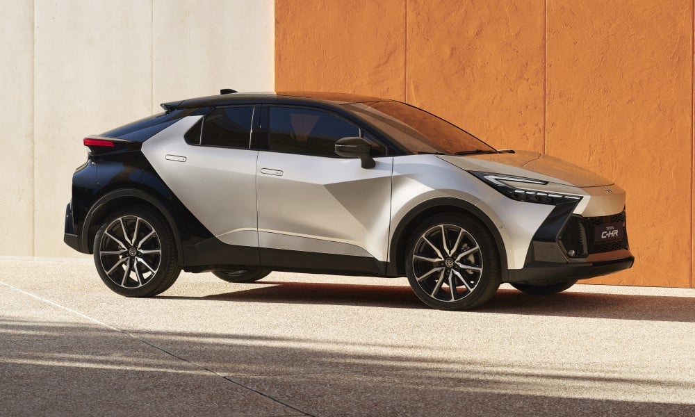 รีวิว Toyota C-hr Hybrid 2025 จัดจ้าน ทุกสีสัน!!