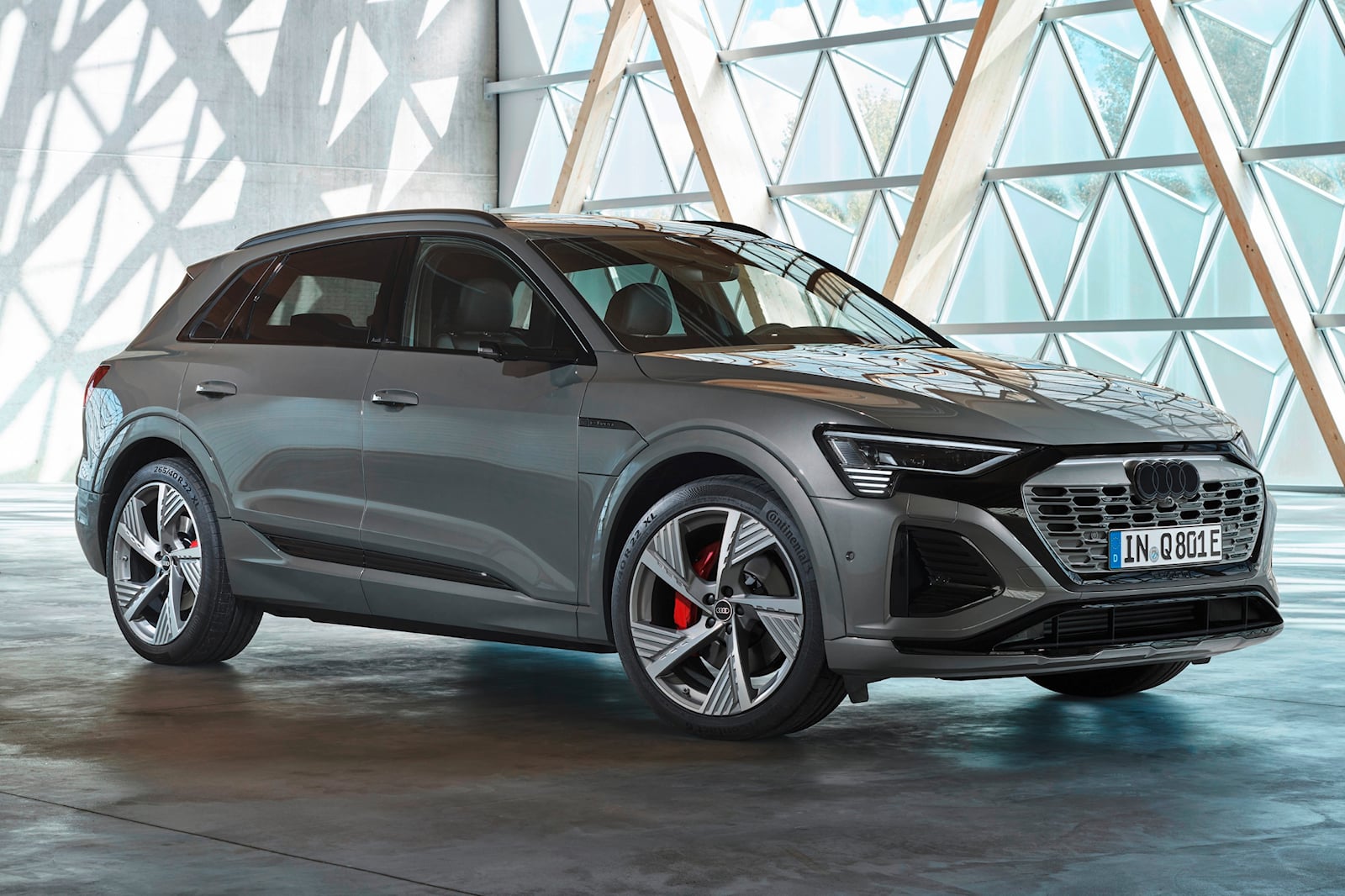 รีวิว Audi Q8 E-tron 2025 สีใหม่ พร้อมสเปคและราคา