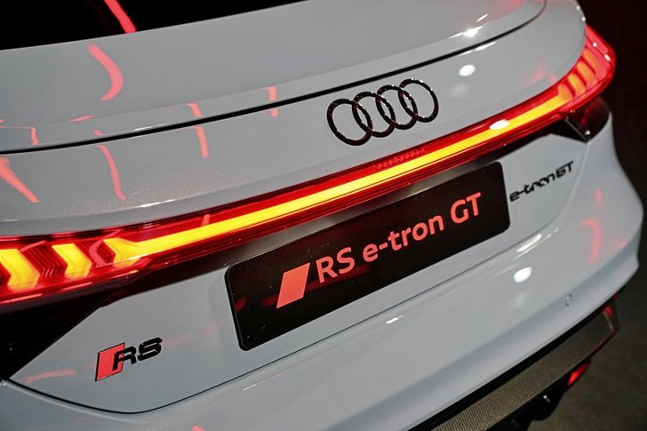 รีวิว Audi E-tron Gt 2025 สเปคและราคา